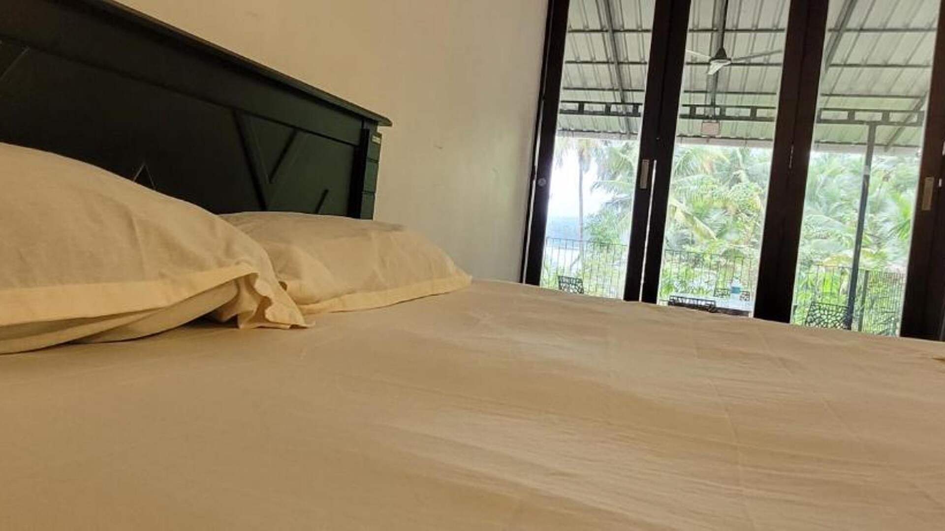 Classic single bed